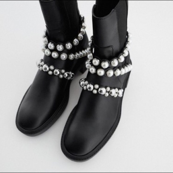Zara Shoes - NWT. Zara Low Heel Ankle Boots. Size 8.